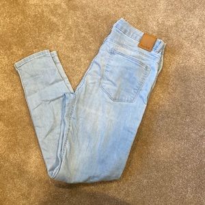 DUER light wash skinny jeans